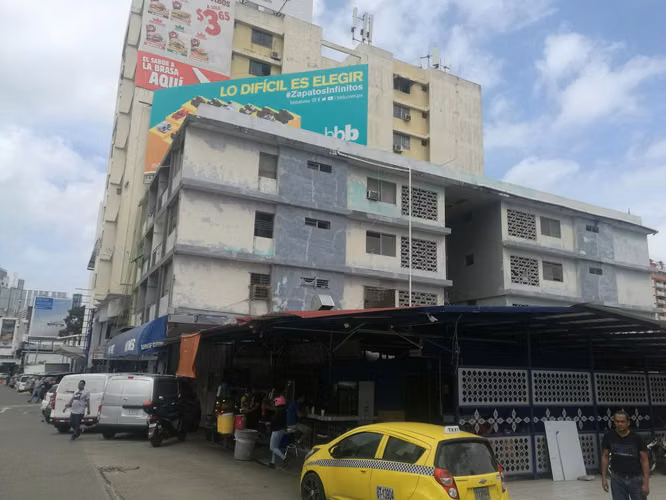Se Vende Edificio en Via España LA22-5055