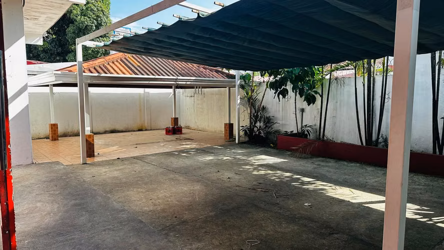 Amplio Local Comercial con Terrazas en Alquiler – San Francisco, Calle 70 - AF