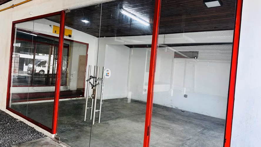 Amplio Local Comercial con Terrazas en Alquiler – San Francisco, Calle 70 - AF