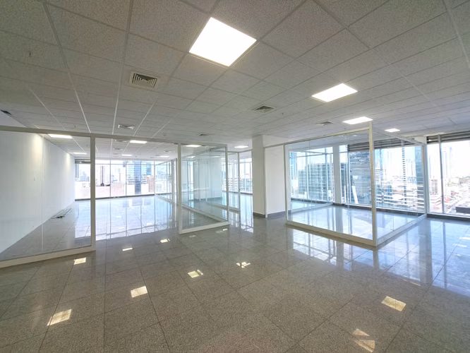SE VENDE OFICINA EN EL EDIFICIO EL "TORNILLO" (F&F / REVOLUTION)