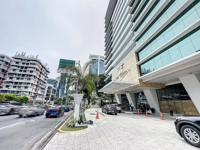 SE VENDE OFICINA EN EL EDIFICIO EL "TORNILLO" (F&F / REVOLUTION)