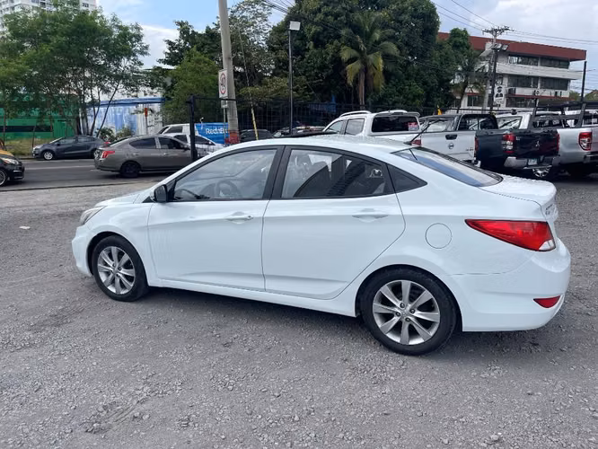 HYUNDAI ACCENT 2017 FULL EXTRAS - Imagen 4