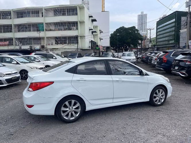 HYUNDAI ACCENT 2017 FULL EXTRAS - Imagen 3