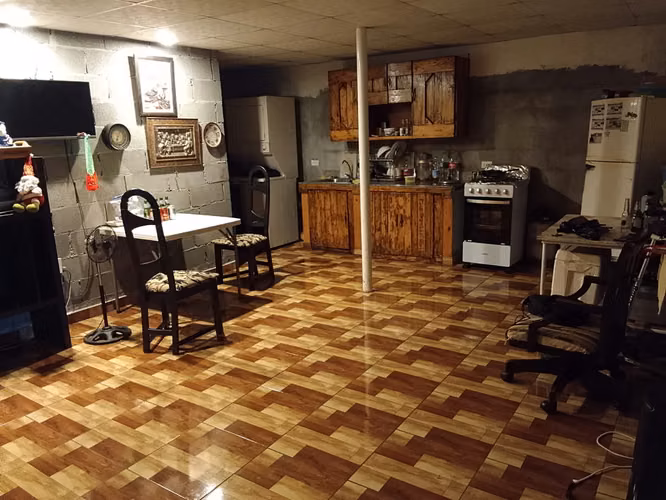 Vendo Casa en La Cabima, para inversión con 5 habitaciones y local comercial