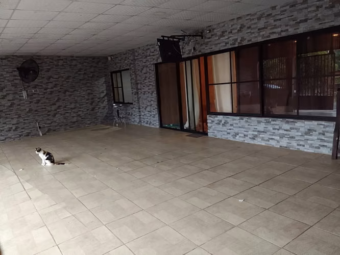 Vendo Casa en La Cabima, para inversión con 5 habitaciones y local comercial