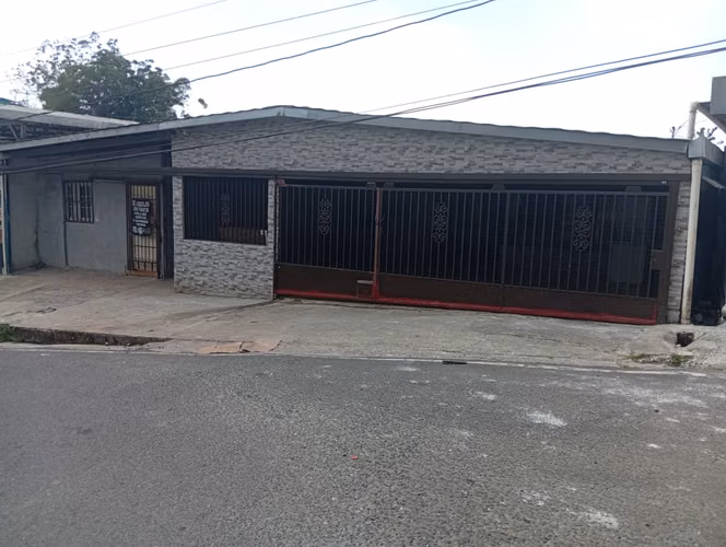 Vendo Casa en La Cabima, para inversión con 5 habitaciones y local comercial