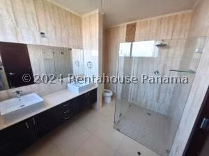Venta de Apartamento con 242m2 en Costa del Este PH Breeze 26-4081SR