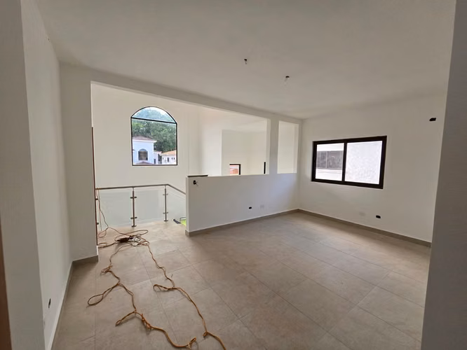 VENDO CLAYTON CASA A ESTRENAR 350 m2 - Imagen 2