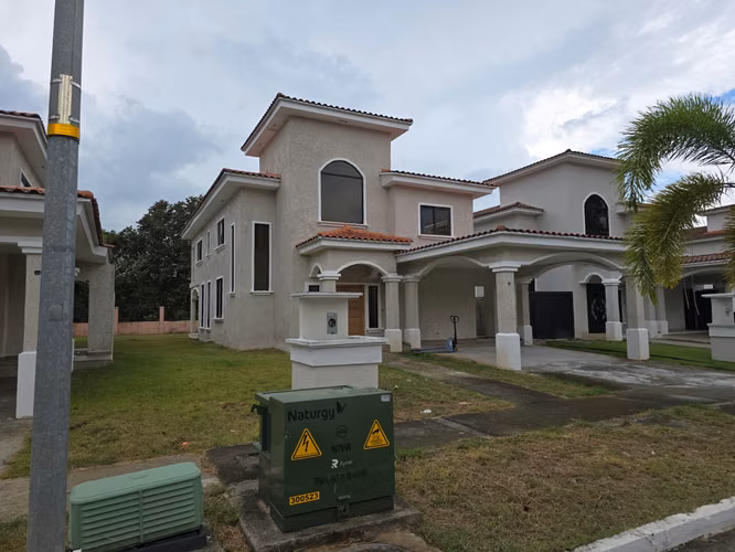 VENDO CLAYTON CASA A ESTRENAR 350 m2 - Imagen 17