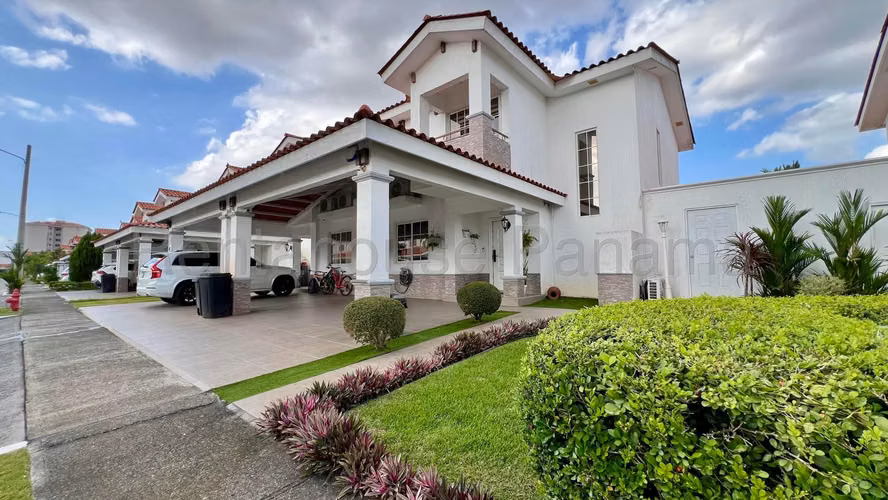 Venta de Casa en Versalles Quintas de Versalles Mts2: 251.67 PD