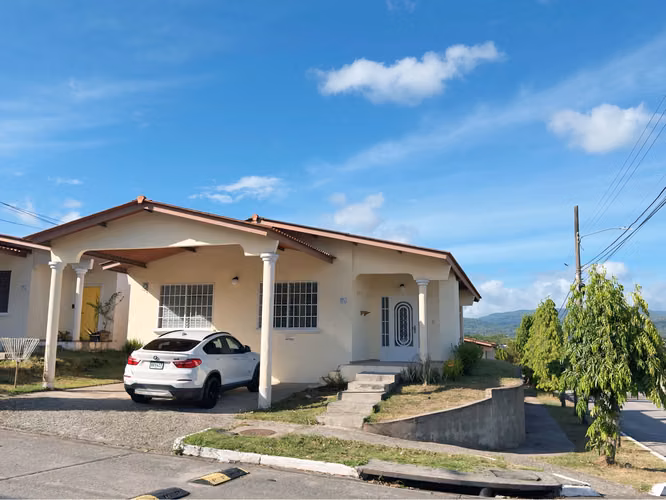 FOR SALE CORNER HOUSE IN BRISAS DEL GOLF (11)