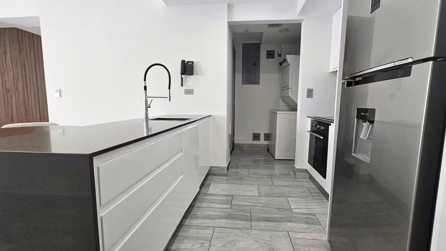 C301 SE ALQUILA AMPLIO Y ELEGANTE APARTAMENTO FULL AMOBLADO  EN LA AVENIDA BALBOA