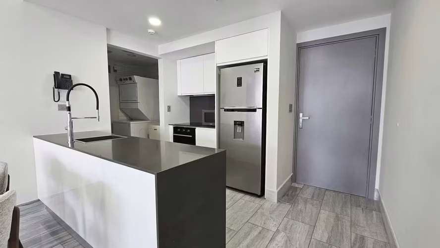 C301 SE ALQUILA AMPLIO Y ELEGANTE APARTAMENTO FULL AMOBLADO  EN LA AVENIDA BALBOA