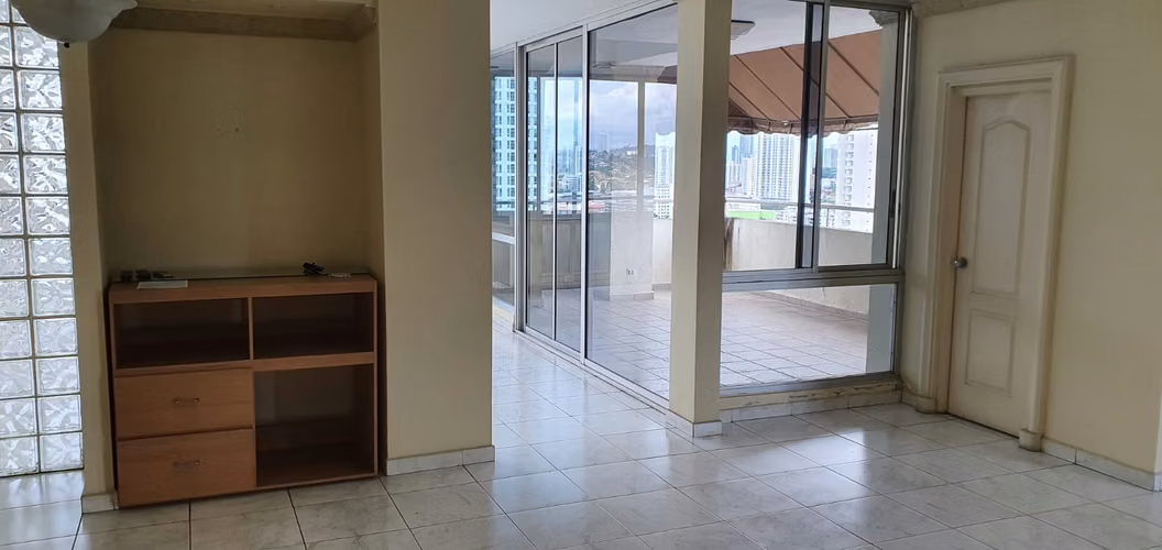 PENTHOUSE FOR SALE - THE CRAB