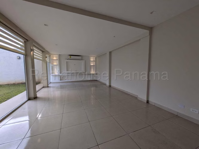 Venta de casa en Versalles AK - Imagen 5