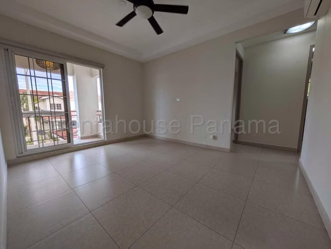 Venta de casa en Versalles AK - Imagen 12