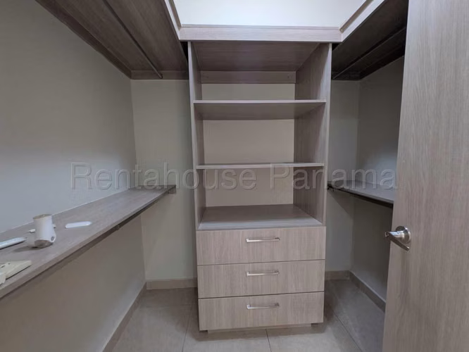 Venta de casa en Versalles AK - Imagen 11