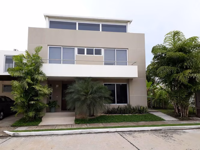 Vendo acogedora residencia en Costa Sur