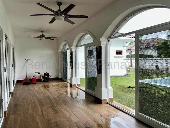 Venta de casa en	Costa Sur AK
