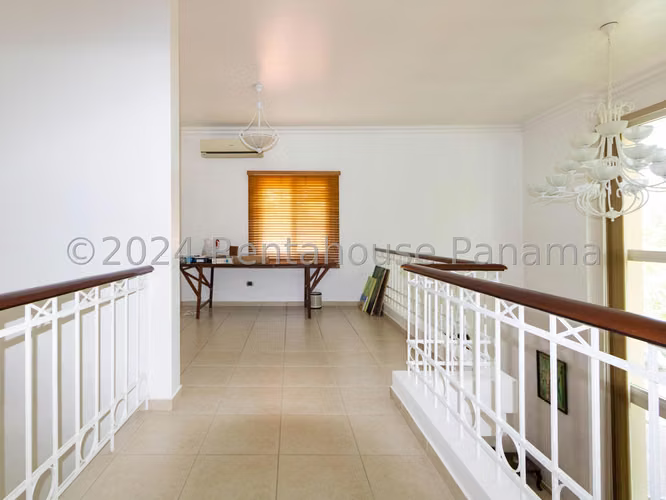 Venta de casa en Ancon AK