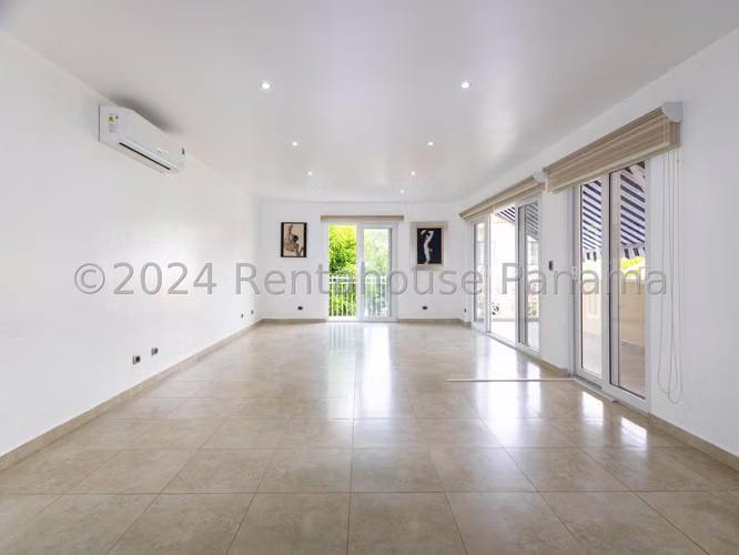 Venta de casa en Ancon AK
