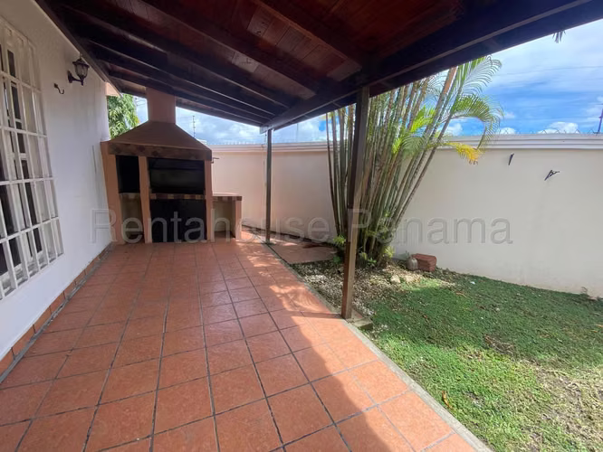 Vendo Casa Espaciosa en Villa Valencia, Costa Sur 26-5991GG