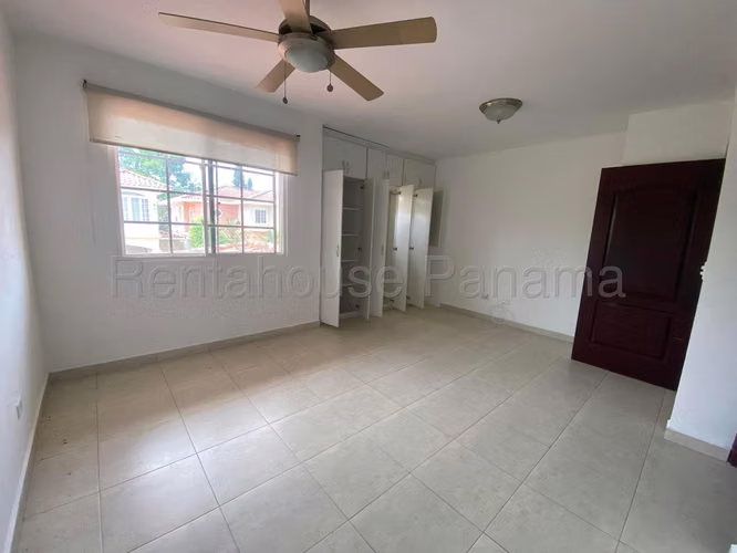 Vendo Casa Espaciosa en Villa Valencia, Costa Sur 26-5991GG