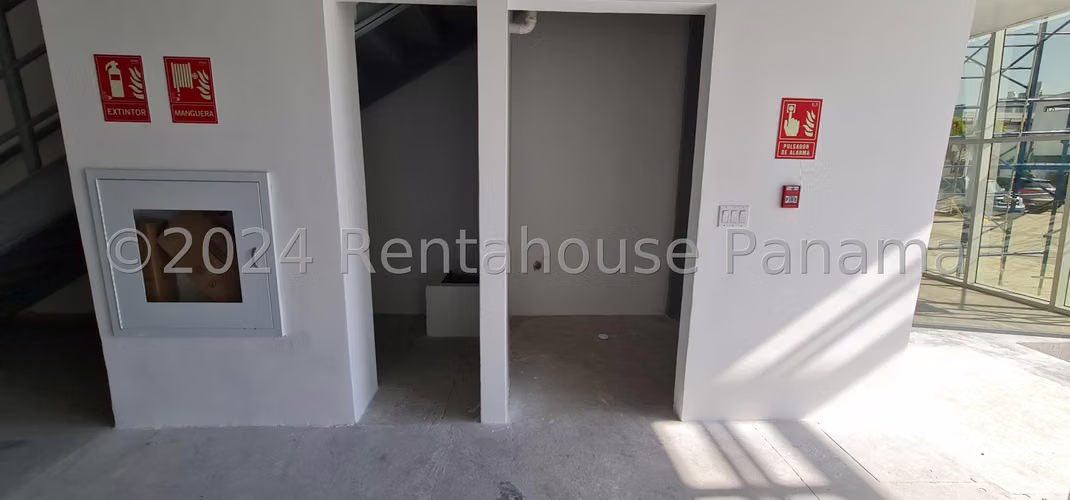 Venta de galera en Parque Lefevre AK