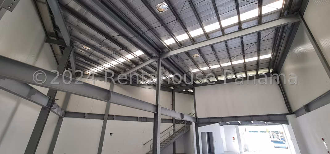 Venta de galera en Parque Lefevre AK