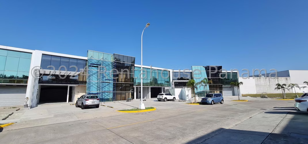 Venta de galera en Parque Lefevre AK