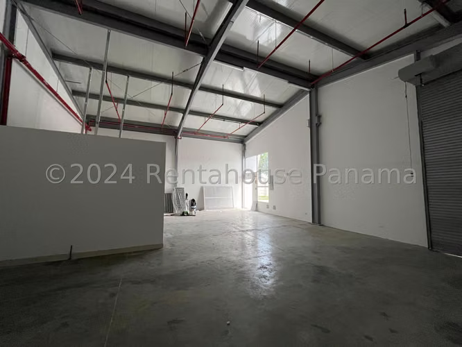 Venta de galera en Parque Lefevre AK