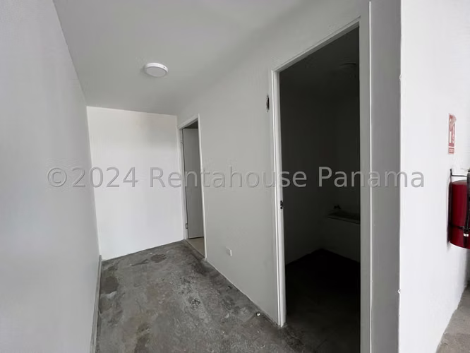 Venta de galera en Parque Lefevre AK