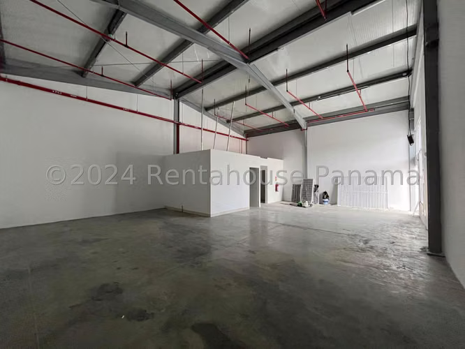 Venta de galera en Parque Lefevre AK