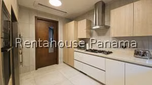 Venta de Casa con 318m2 en Santa Maria PH The Woods 26-4770SR