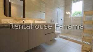 Venta de Casa con 318m2 en Santa Maria PH The Woods 26-4770SR