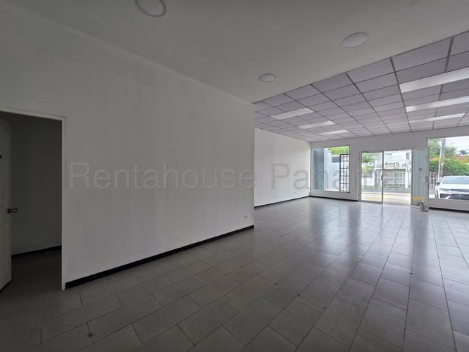 Venta de local comercial en Parque Lefevre AK