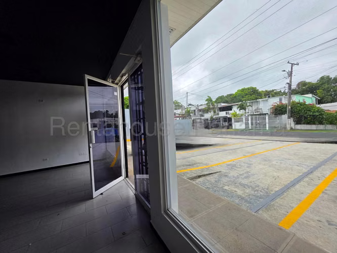 Venta de local comercial en Parque Lefevre AK