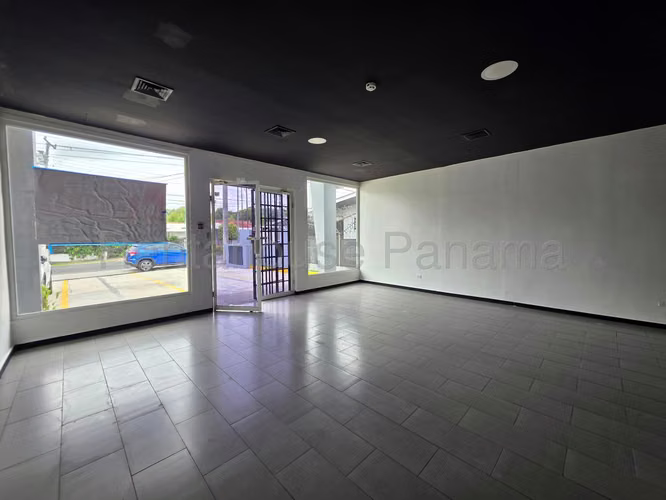 Venta de local comercial en Parque Lefevre AK