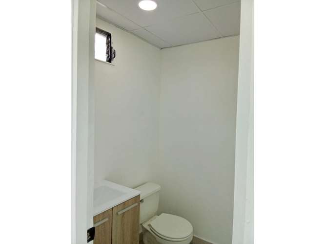 Alquiler de local comercial en PLAZA 50 | Calle 50 - Imagen 4