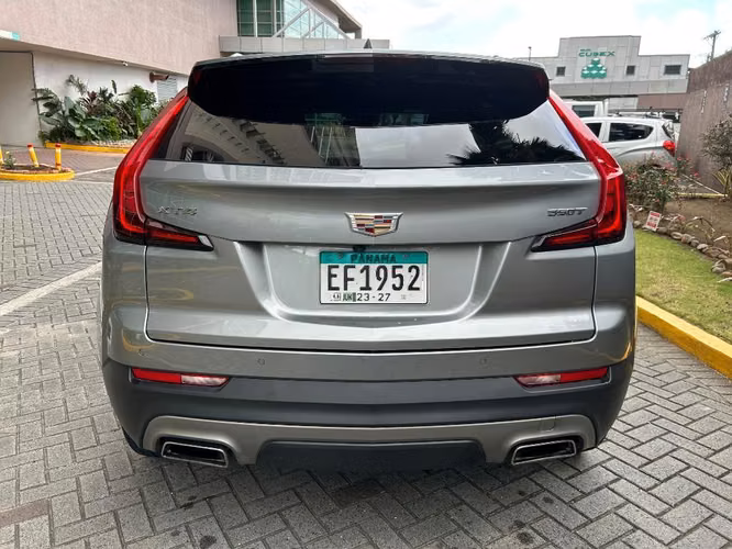Cadillac XT4 2023 Turbo – Solo 14,447 km – Como nueva