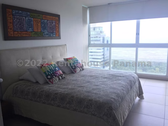 Apartamento en venta con vista al mar en Costa del Este YM
