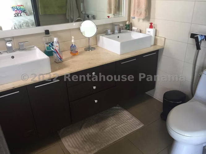 Apartamento en venta con vista al mar en Costa del Este YM