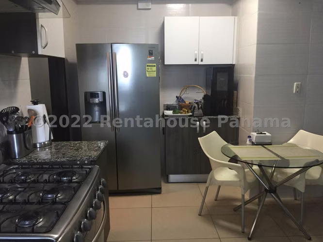 Apartamento en venta con vista al mar en Costa del Este YM