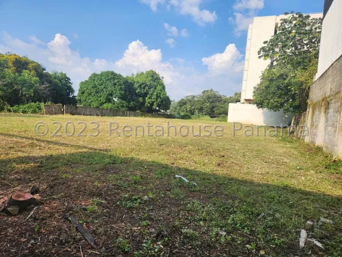 Atención Inversionistas Vendo Terreno en Pueblo Nuevo. ABS