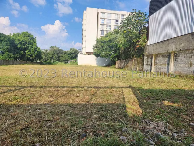 Atención Inversionistas Vendo Terreno en Pueblo Nuevo. ABS