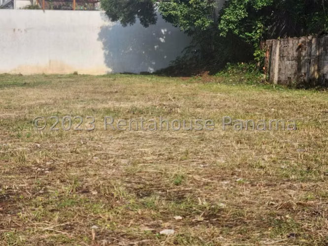 Atención Inversionistas Vendo Terreno en Pueblo Nuevo. ABS