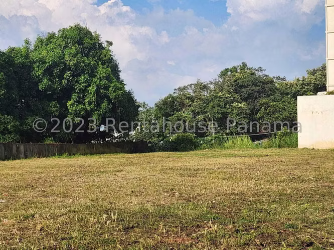 Atención Inversionistas Vendo Terreno en Pueblo Nuevo. ABS