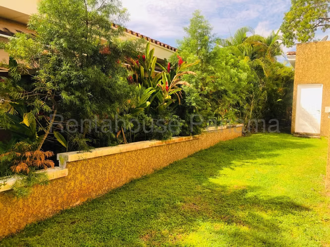 Casa en venta en Tucán Country Club en Cocolí YM