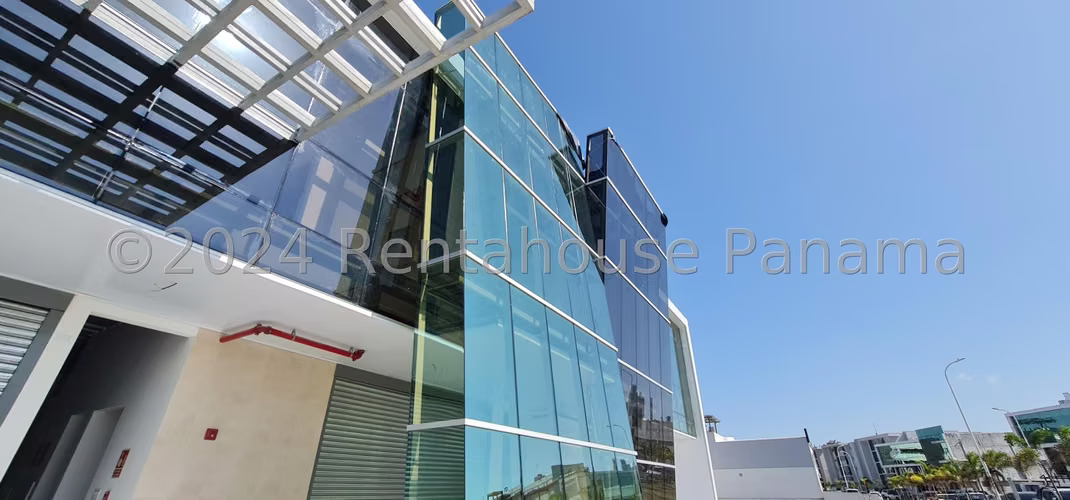 Galera en venta en Parque Lefevre YM