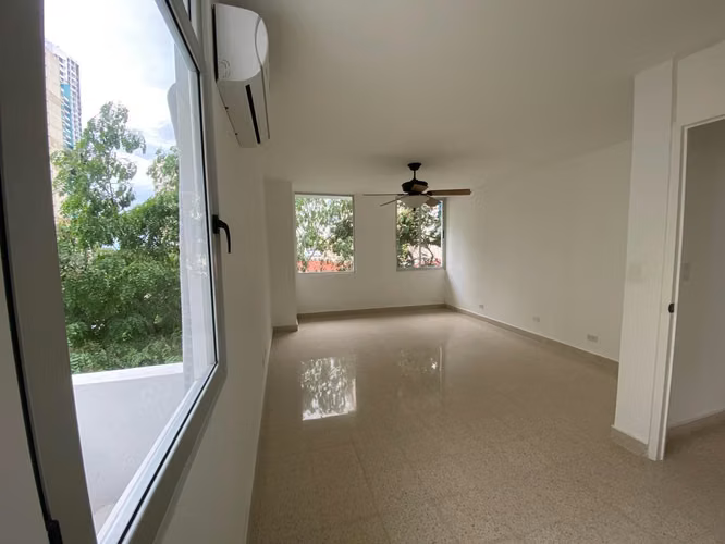 C312J SE VENDE AMPLIO APARTAMENTO  EN MARBELLA - Imagen 2